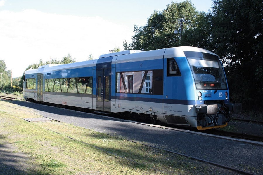 Na Jizerskohorské železnici budou i nadále jezdit vozy Českých drah. Liberecký kraj schválil smlouvu s dopravcem do roku 2033