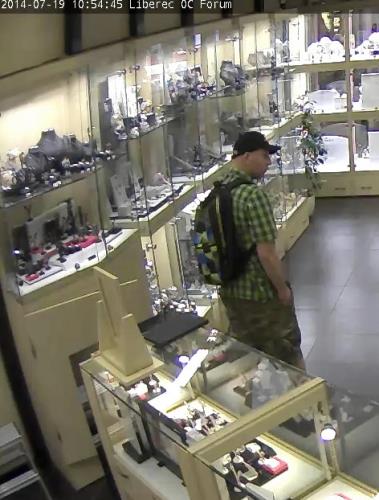 AKTUALIZACE - Hledáme nebezpečného pachatele tří loupeží 1 Loupez-19-72014