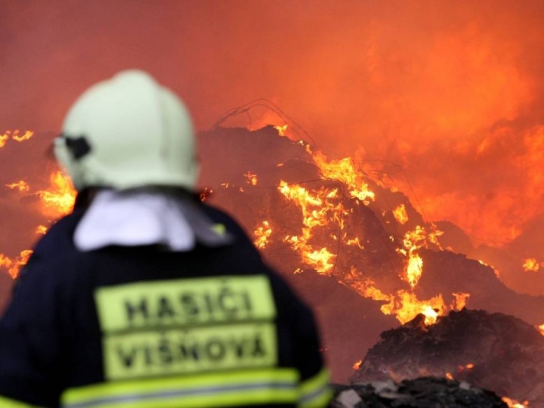 V Černousích na Frýdlantsku hořel obří stoh slámy 1 2842814__ernousy_boleslav_odpad_po__r_galerie-980