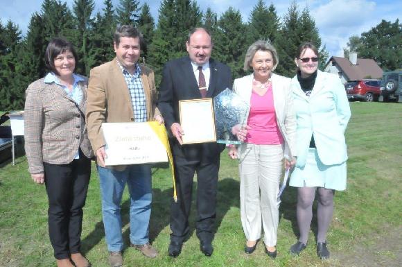 Rádlo oslavilo vítězství v soutěži Vesnice roku 2014 Libereckého kraje a má Zlatou stuhu 1 Dp9axwfLJM4WL45lxoV8aYah-OU-RaSNX00b11xt7B287giTrC-qfAS7zj0QR9rJLdPmVRs