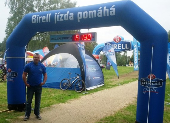 Lidé pomáhali handicapovaným i na cyklistických závodech s ČT sport na vrchol v Novém Městě pod Smrkem 1 201492123494553