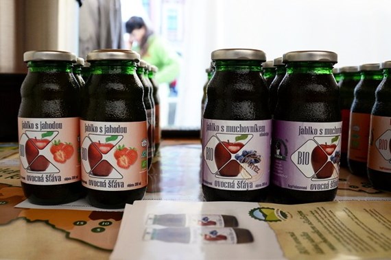 Titulem Regionální potravina Libereckého kraje se nově pyšní mošt s muchovníkem i poctivý med 1 001