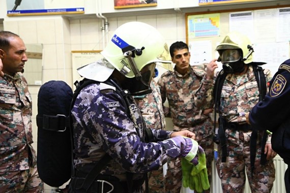 Členové ozbrojených sil Jordánska zavítali na dva dny k hasičům 1 001