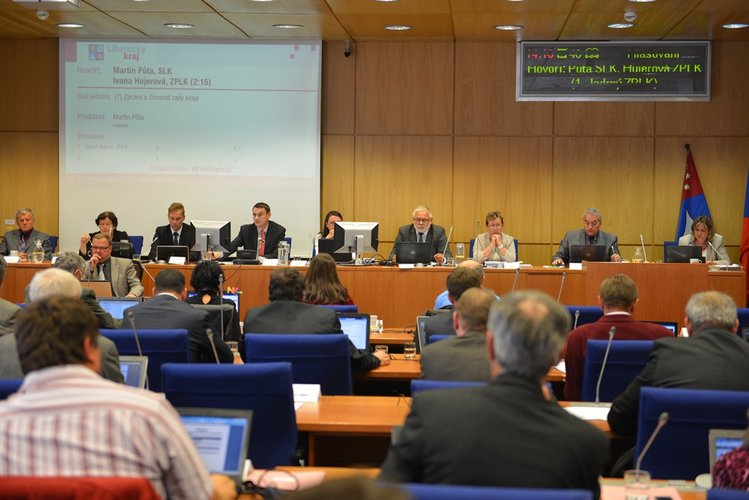 Členové Rady Libereckého kraje Půtovi důvěřují, s jednou výjimkou 1 00001