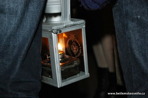 Svíčky s sebou! Skauti vezou do Libereckého kraje Betlémské světlo 1 1