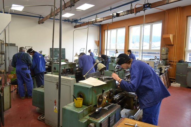 Na motivační a prospěchová stipendia žákům řemeslných oborů středních škol dá kraj o 300 tisíc Kč více 1 000000000000001