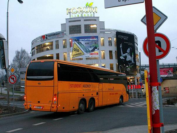 Jízda žlutými autobusy do Prahy je zase o něco dražší 1 001