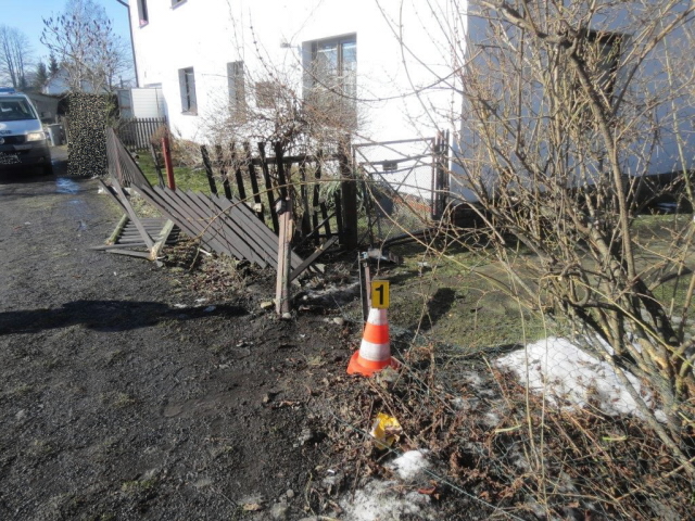 Ujel od dopravní nehody, policisté z Frýdlantu jej zastavili 1 0001