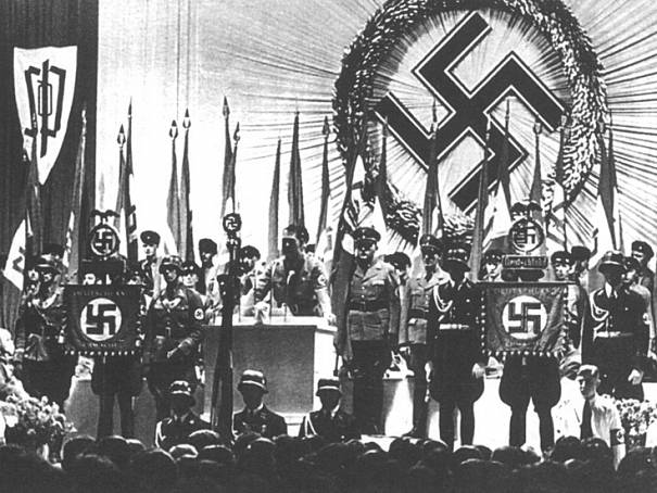 Před 76 lety nás obsadil Hitler. Liberec ho vítal 1 00000000000001