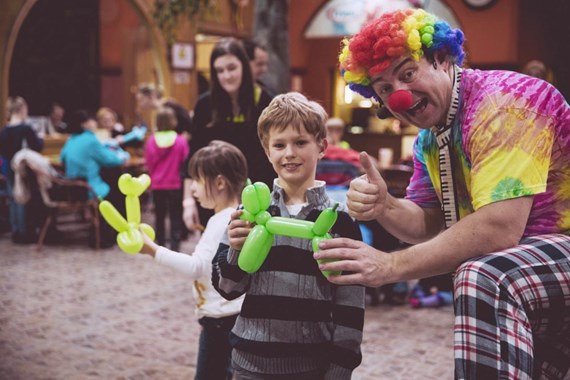 Velikonoční trhy, klaunský program pro děti i večerní tancovačka v Centru Babylon 1 001