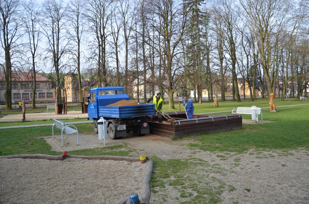 Plus 8 JARO LÁKÁ VEN HLAVNĚ DĚTI!