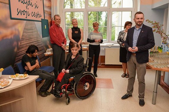 Malí pacienti v Jedličkově ústavu se během cvičení promění v kosmonauty