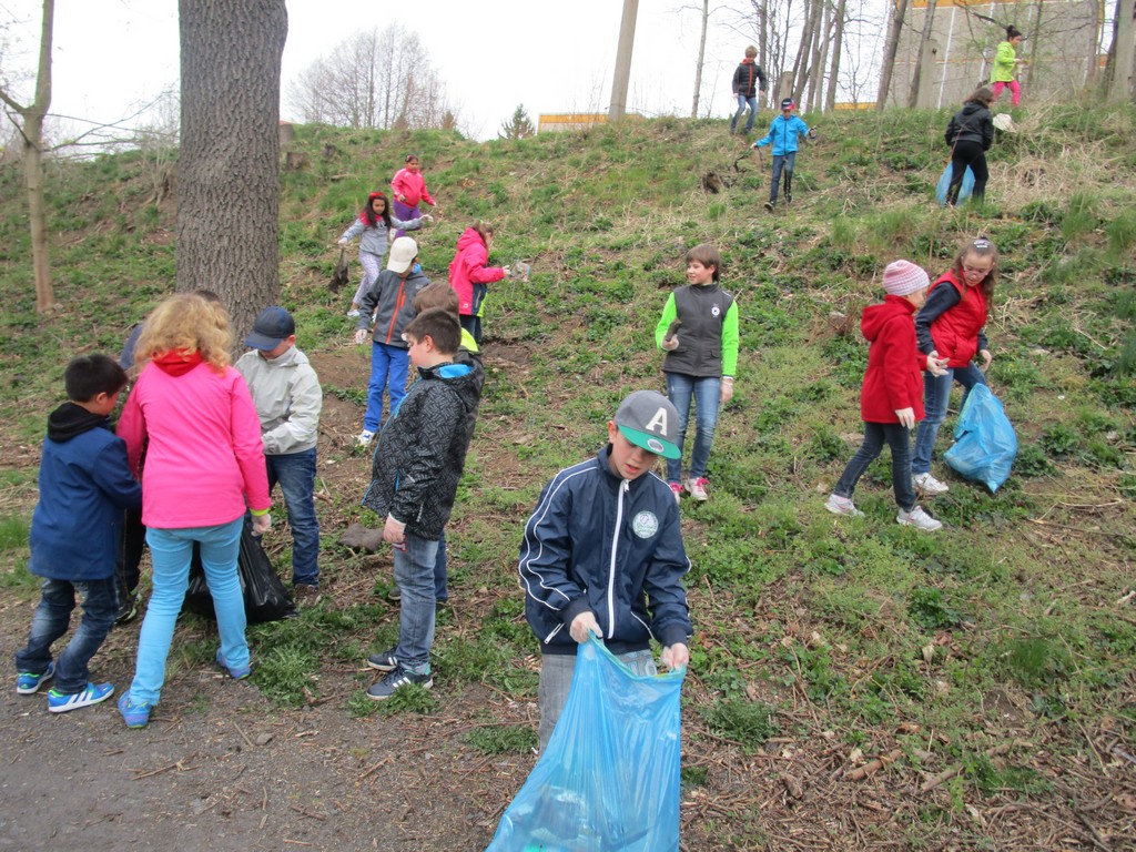 Také ve Frýdlantu se uklízelo. Úředníci, školáci a dobrovolníci sebrali tuny odpadu