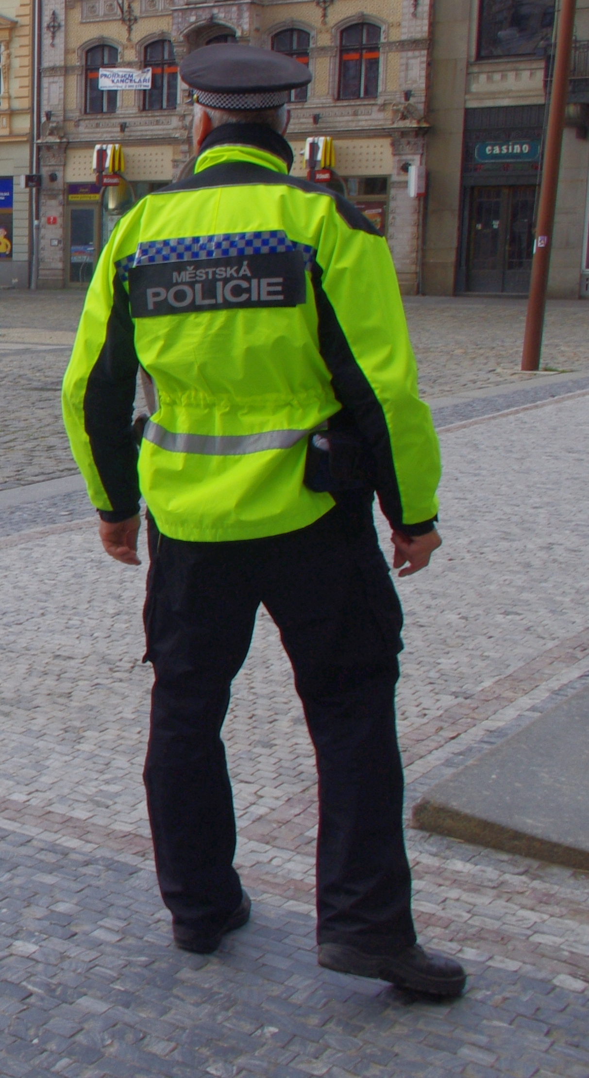 V noci hořel ve Frýdlantu osobní automobil