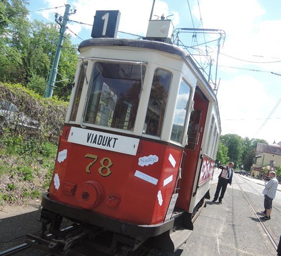 V historické tramvaji v Liberci představili veřejnosti hospicovou péči