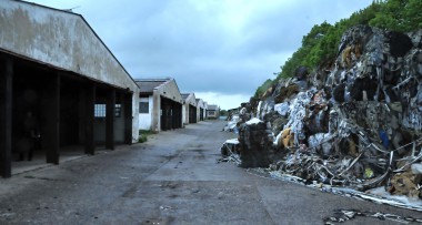 Nelegální skládka odpadu by mohla z Bulovky zmizet ještě letos