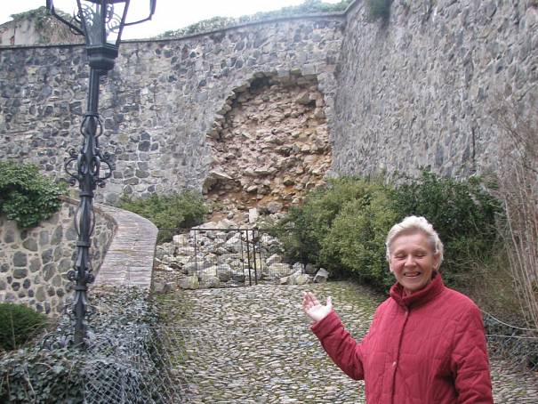 Zeď spadla krátce po turistech