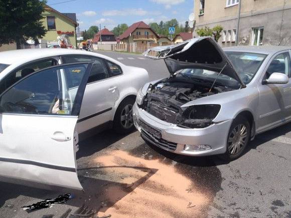 Srážka aut skončila zraněním