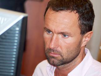 Ředitel krajské nemocnice Liberec Luděk Nečesaný je obviněn z braní úplatků