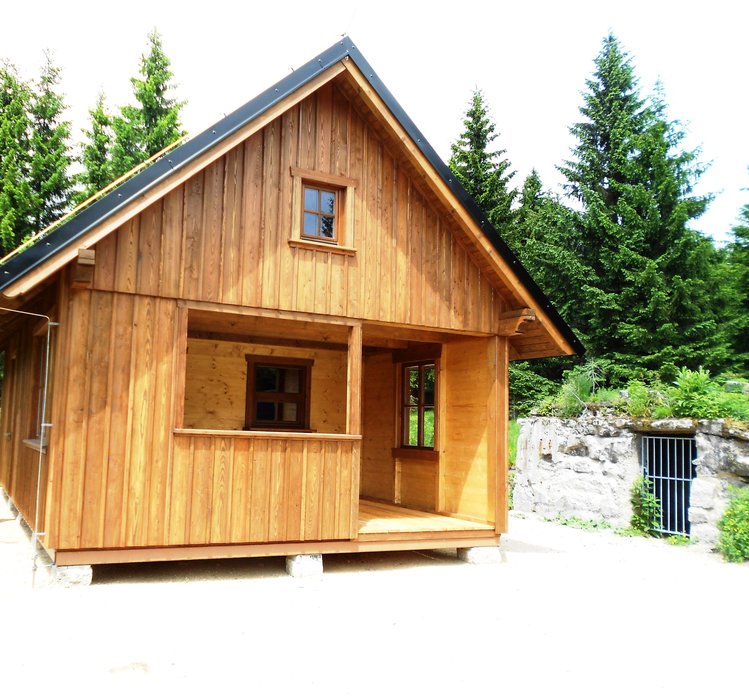 U Protržené přehrady v Jizerských horách se otevírá turistická “útulna“