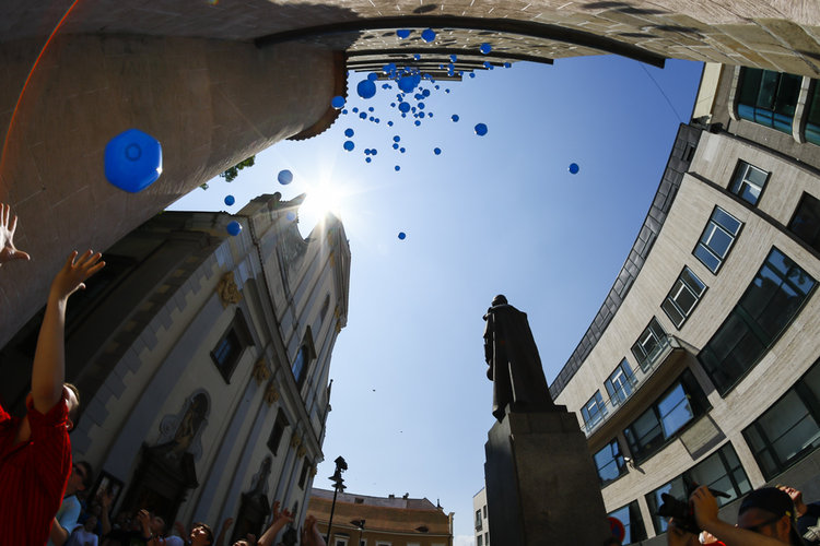 TJ Jiskra Višňová 50 Padající míče u Krajského úřadu Libereckého kraje vstupenkou na Světovou ligu!