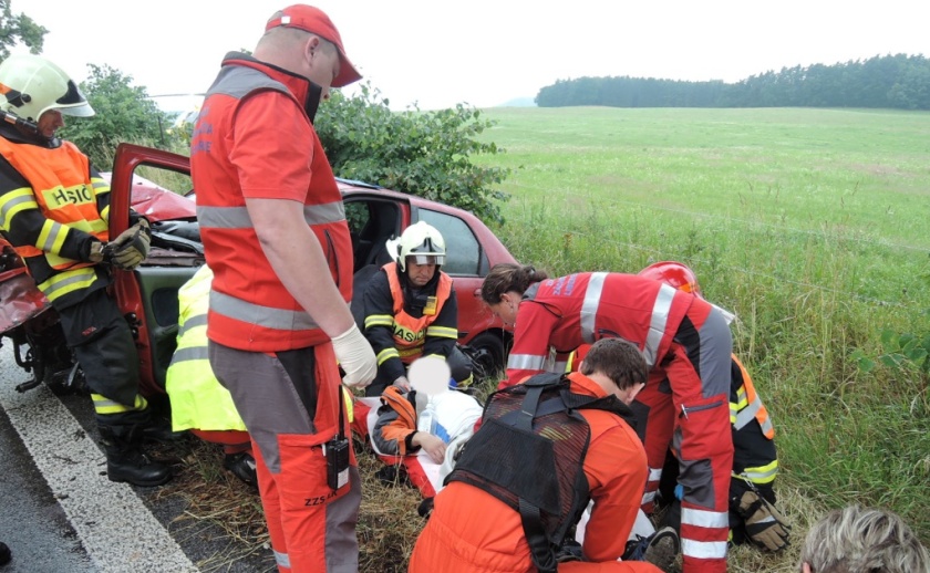 K dopravní nehodě přispěchaly 2 jednotky hasičů