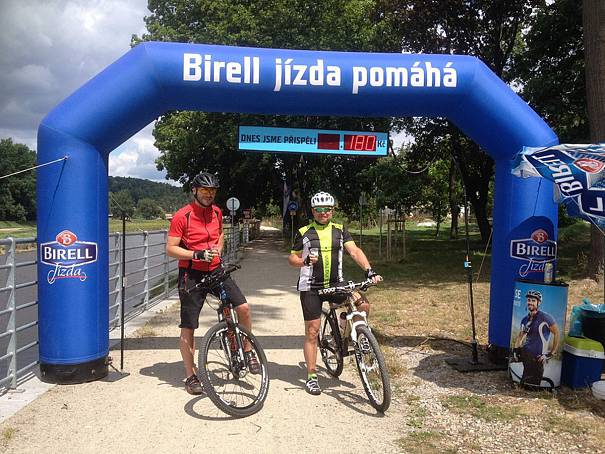 TJ Jiskra Višňová 54 Cyklisté v Jizerských horách pomáhali handicapovaným