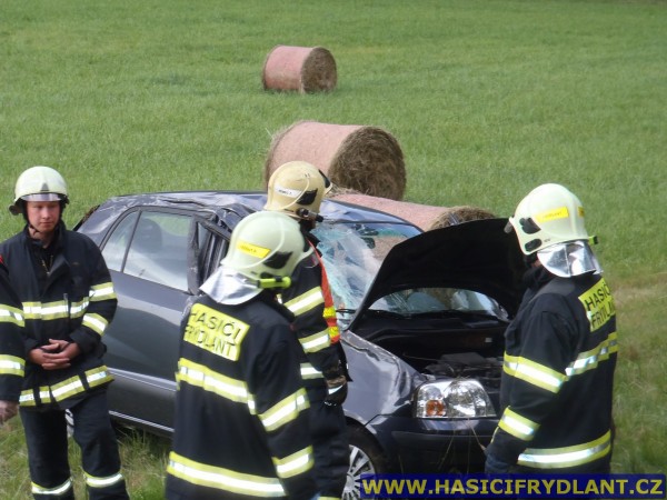 U dopravní nehody za Frýdlantem zasahoval vrtulník