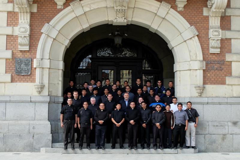 Frýdlant si přijeli prohlédnout budoucí kněží z 20 zemí světa