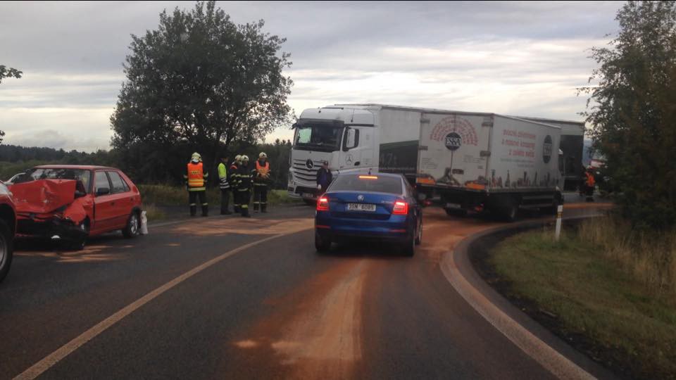 VIDEO: Na Albrechťáku se střetla Felicie s kamionem