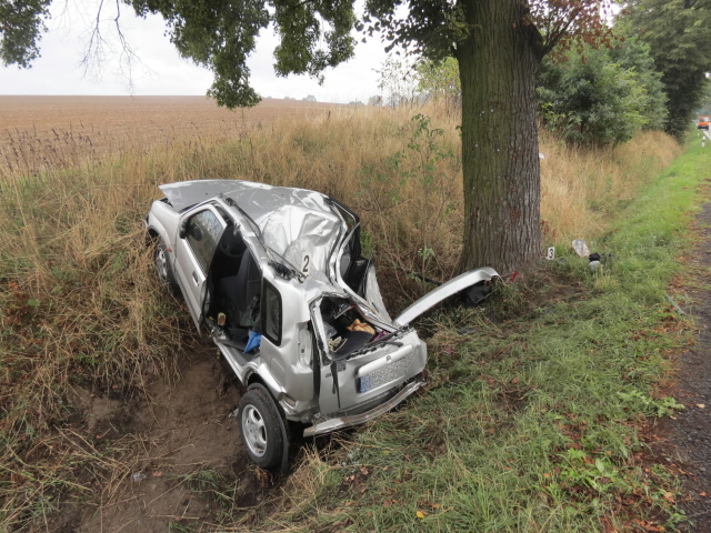Cizince i jeho spolujezdkyni transportoval z místa nehody vrtulník