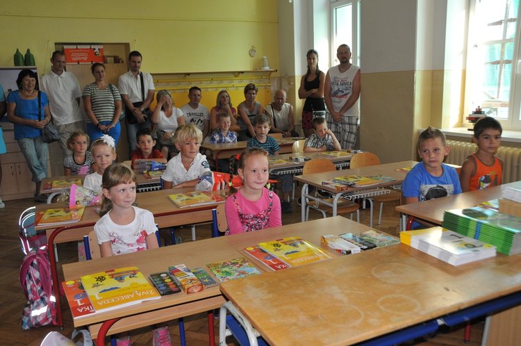 Prvňáci dostali od Libereckého kraje kufříky s bezpečnostními prvky