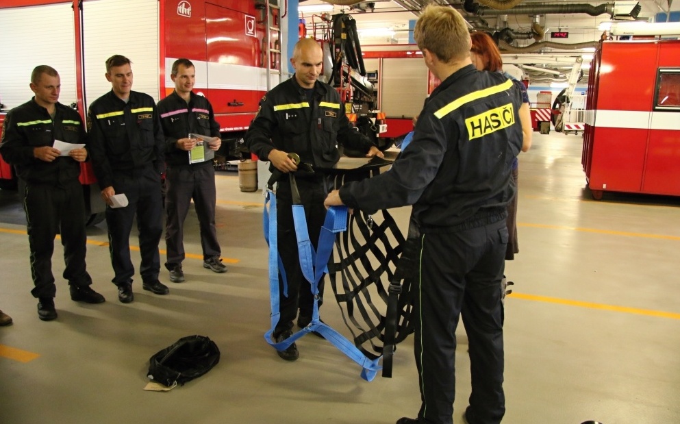 Hasiči z Liberce mají jako první v ČR záchrannou síť pro koně