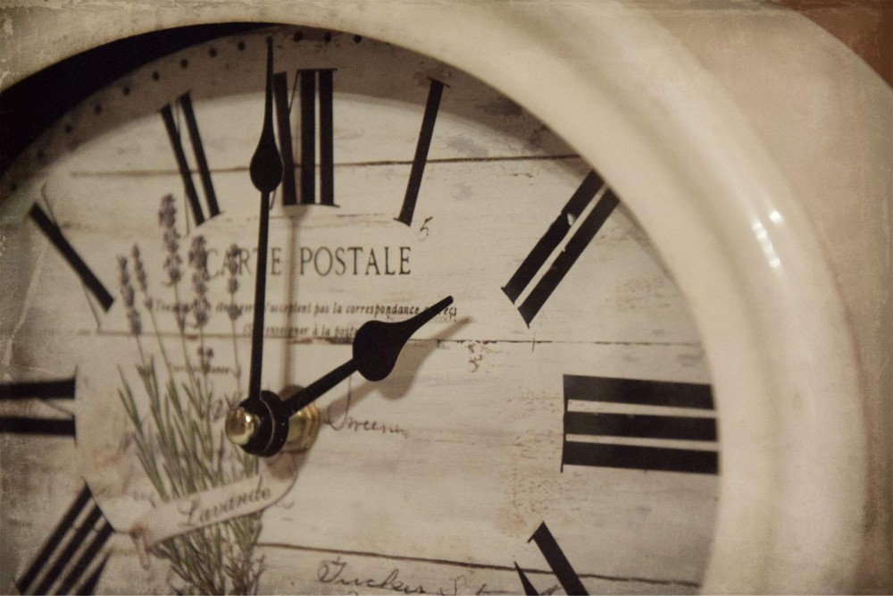 V noci na neděli si lidé přetočí hodiny o 60 minut zpátky