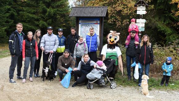Podzimní úklid Jizerských hor se i přes nepřízeň počasí vydařil