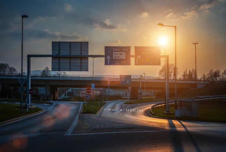 Frekventovaný liberecký „sněhulák“ už řidiče trápit nebude