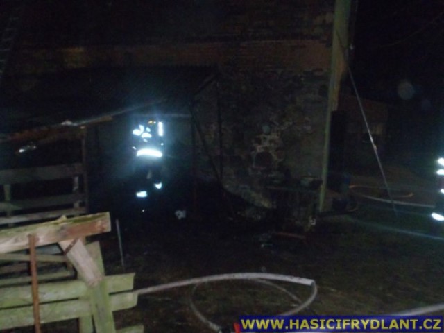 Víkendový požár v Heřmanicích mohl založit žhář. Psovod na místě zajistil chemické stopy