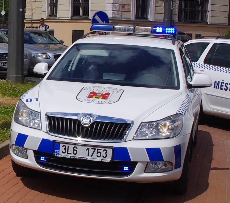 Služby, společnosti, firmy a živnostníci 24 Svatebčané z Prahy se nad ránem ztratili ve Frýdlantu. Strážníky, keří jim pomohli, pozvali na oběd