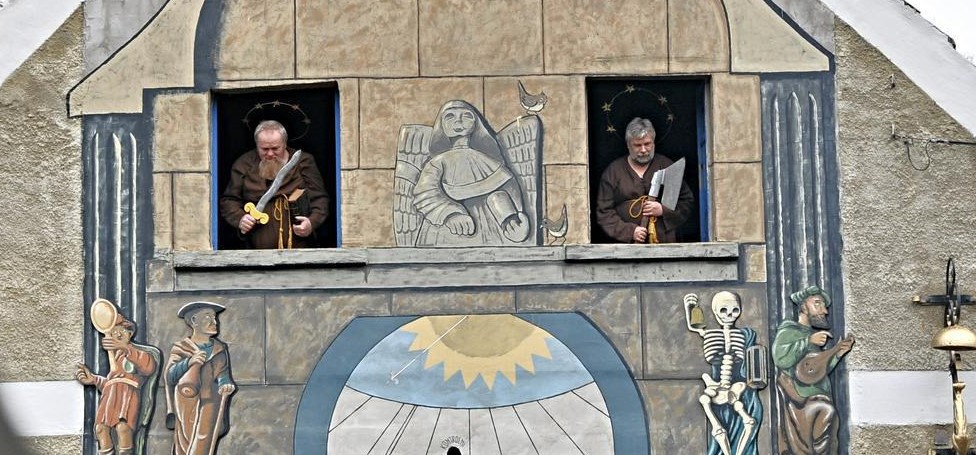 Plus 15 Živý orloj přilákal k mlýnu do Krásného Lesa stovky lidí