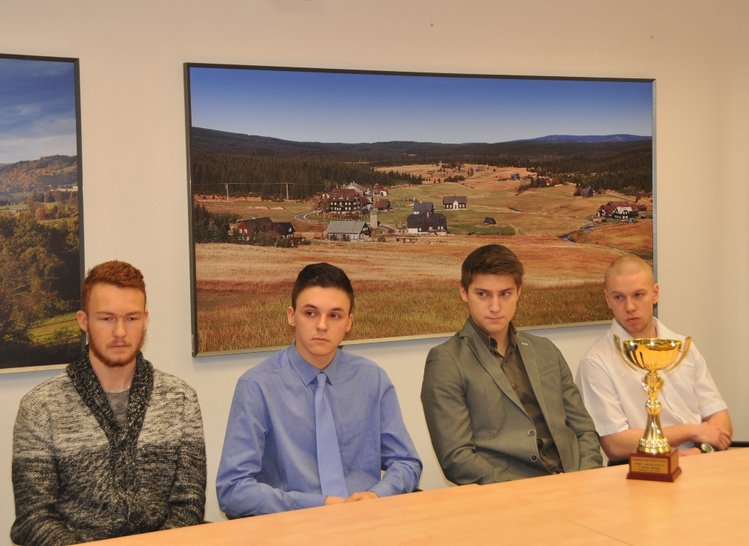 Hejtman poděkoval úspěšných žákům kateřinské školy