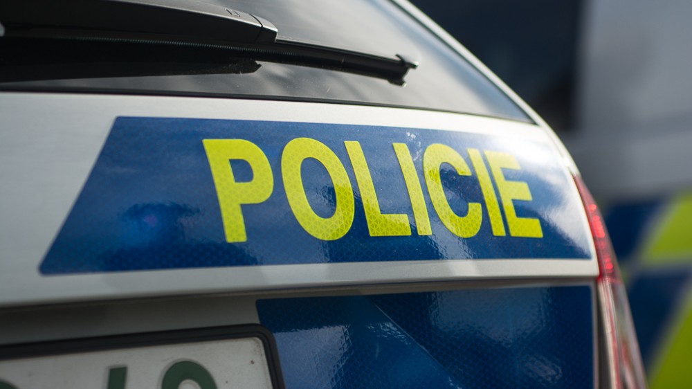 Kradená Audi ujela 700 kilometrů. Policisté ji zastavili poblíž Nového Města pod Smrkem