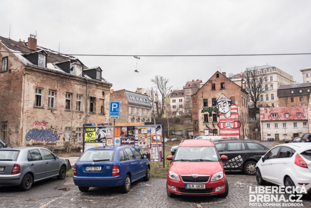 Za parkování v Liberci zaplatíte od úterý také platební kartou