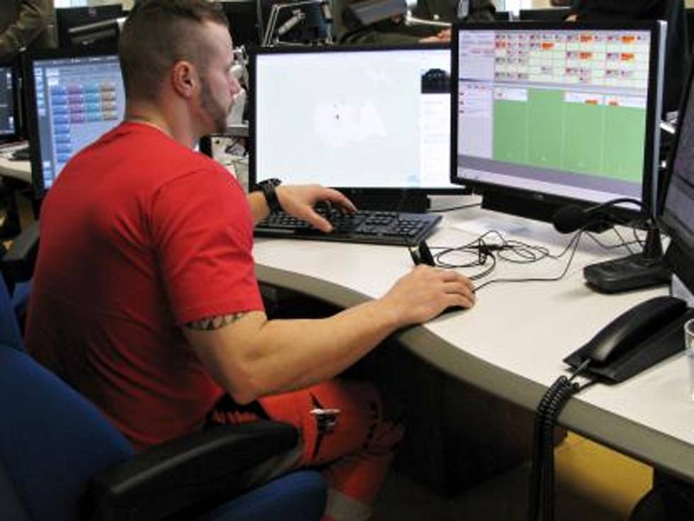 Záchranka má nový dispečink a sanitky za 140 milionů korun