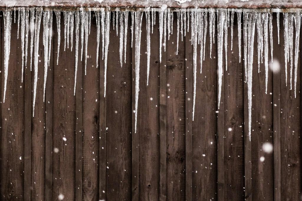 V noci na středu a ve středu ráno se může tvořit náledí. Buďte opatrní!