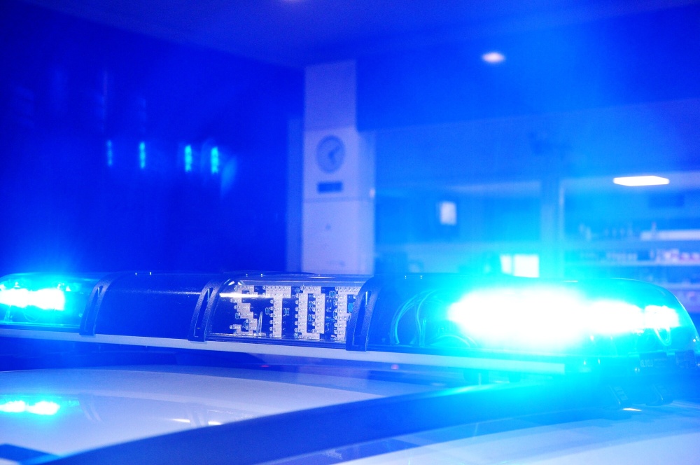 Ležící žena na mostě byla hledanou osobou