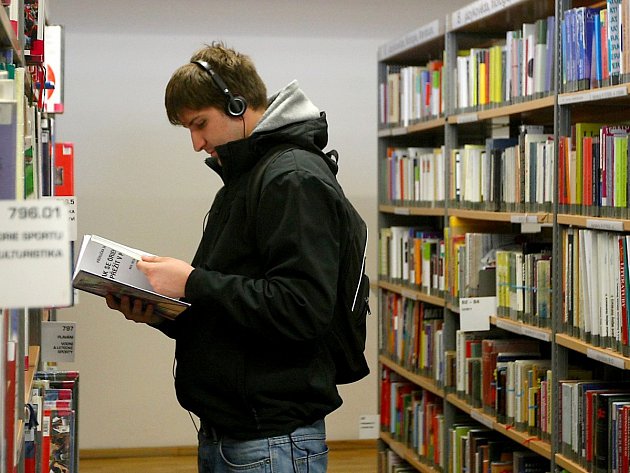 Liberecké knihovně ubyli dospělí čtenáři