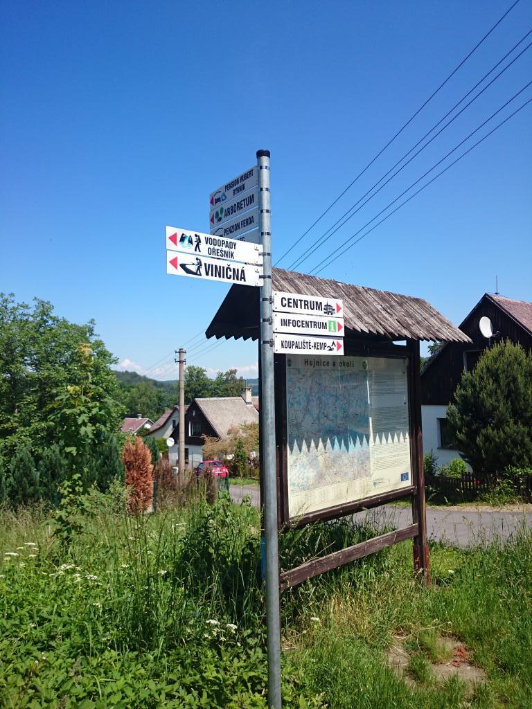 Hejnice zdobí nové rozcestníky místních cílů