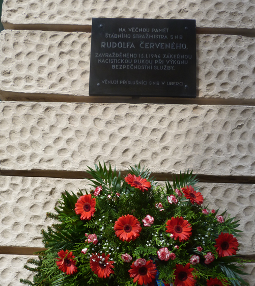 Strážmistr Rudolf Červený má svou pamětní desku