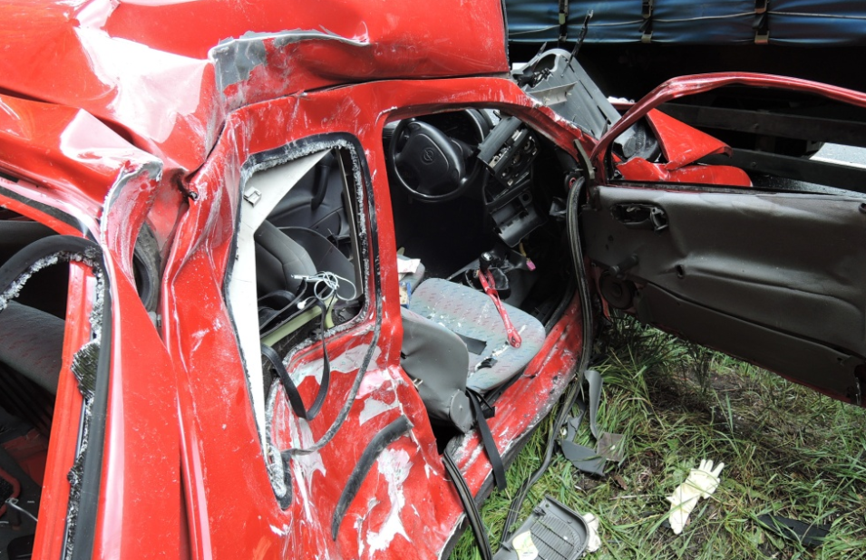 Aktualizace: Na silnici v Mníšku zemřel spolujezdec 4 nehoda8