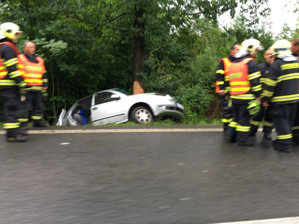 Vážná nehoda uzavřela před víkendem na hodinu silnici na Frýdlant